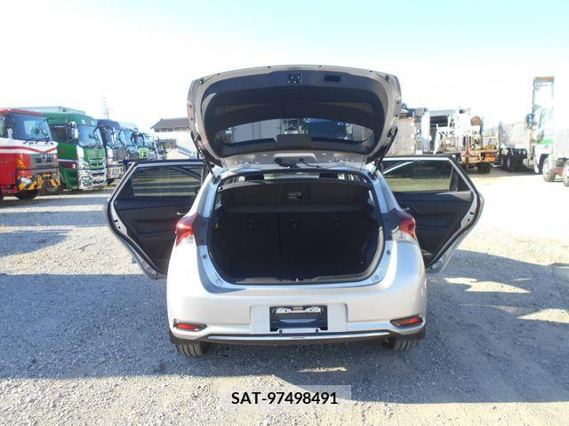 Toyota AURIS 2017-04 261479-11