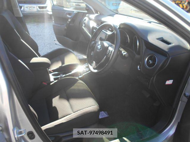Toyota AURIS 2017-04 261479-7