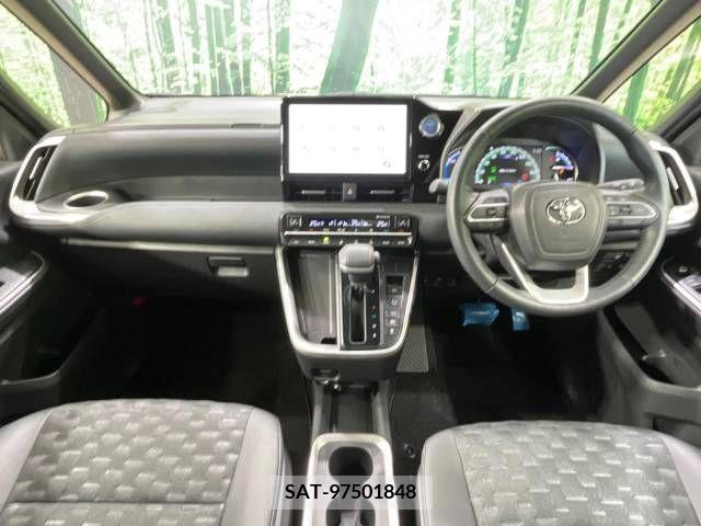 Toyota VOXY HYBRID 2022-12 350383-1
