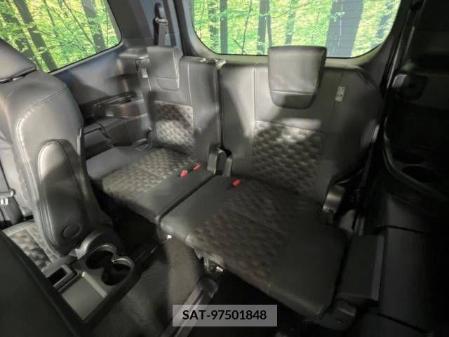 Toyota VOXY HYBRID 2022-12 350383-10