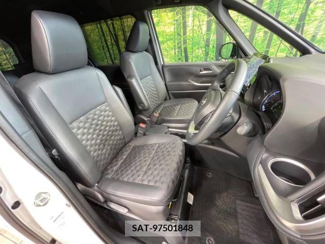Toyota VOXY HYBRID 2022-12 350383-8
