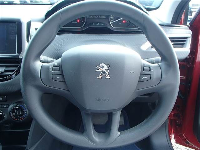 Peugeot 208 2017-03 194892-13