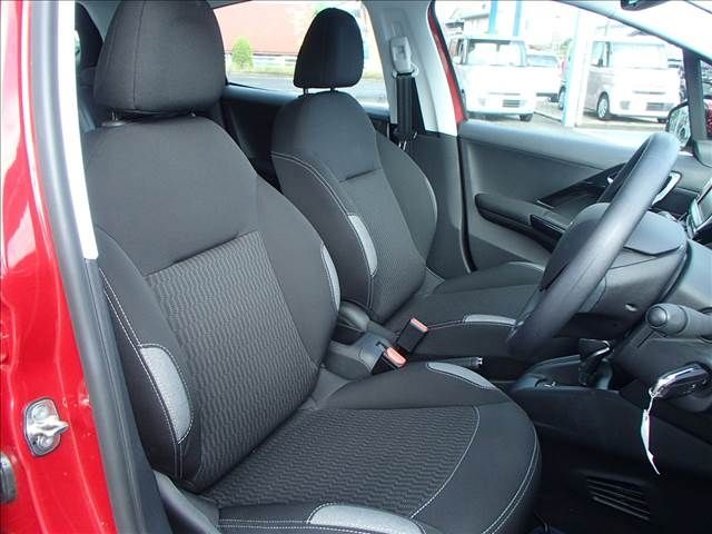 Peugeot 208 2017-03 194892-9