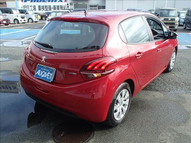 Peugeot 208 2017-03 194892-1
