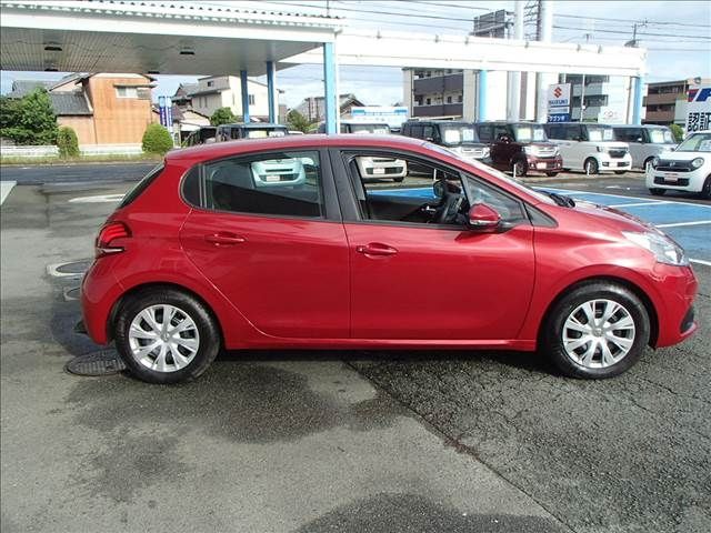 Peugeot 208 2017-03 194892-4
