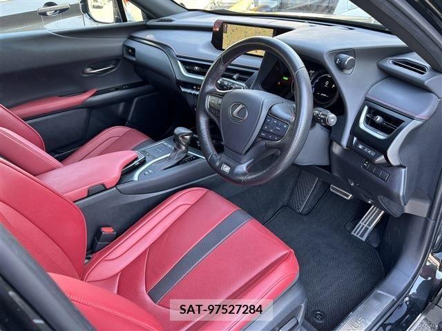 Lexus UX 2019-02 313514-4