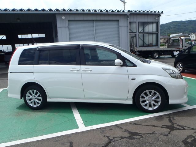 Toyota ISIS 2009-04 24144-3