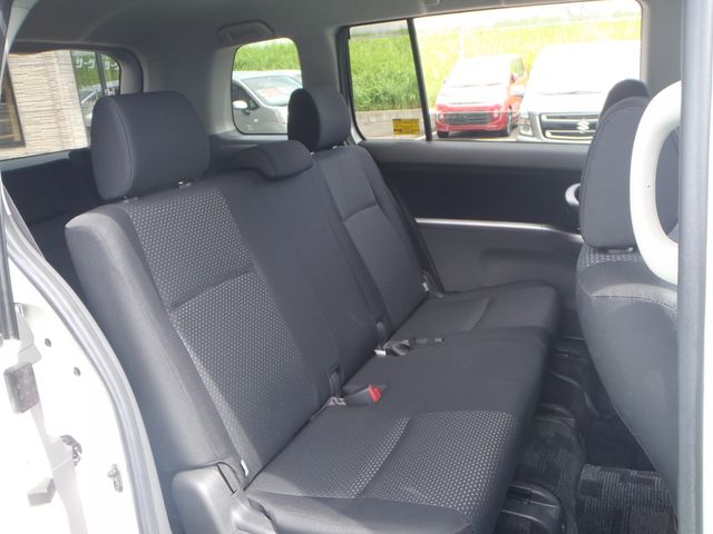 Toyota ISIS 2009-04 24144-10