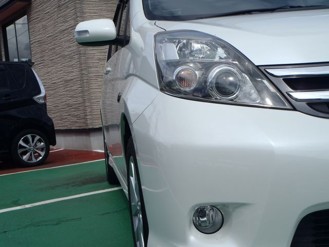 Toyota ISIS 2009-04 24144-6