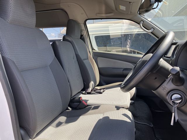 Nissan NV350 Caravan 2019-02 2097-28