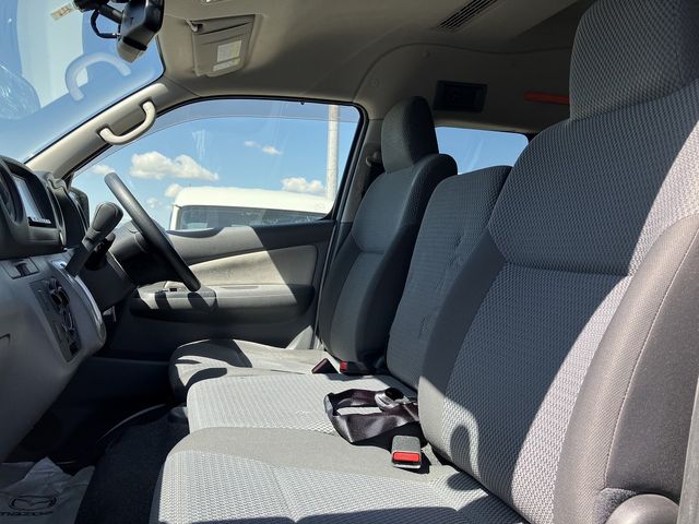 Nissan NV350 Caravan 2019-02 2097-29