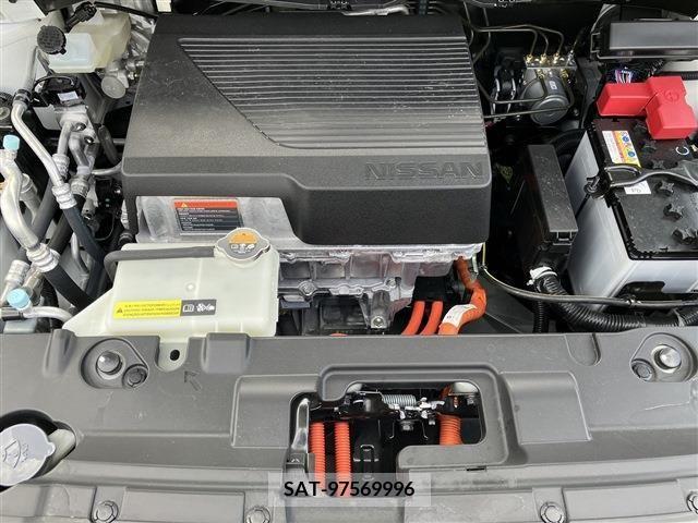 Nissan LEAF 2020-11 210700-13
