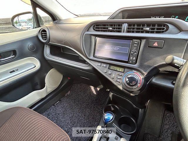Toyota AQUA 2012-01 260461-5