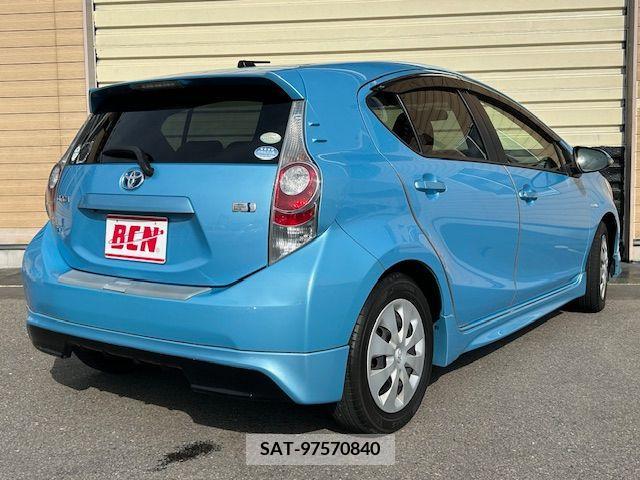 Toyota AQUA 2012-01 260461-2