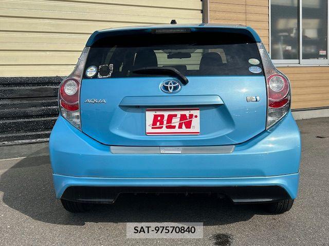 Toyota AQUA 2012-01 260461-18