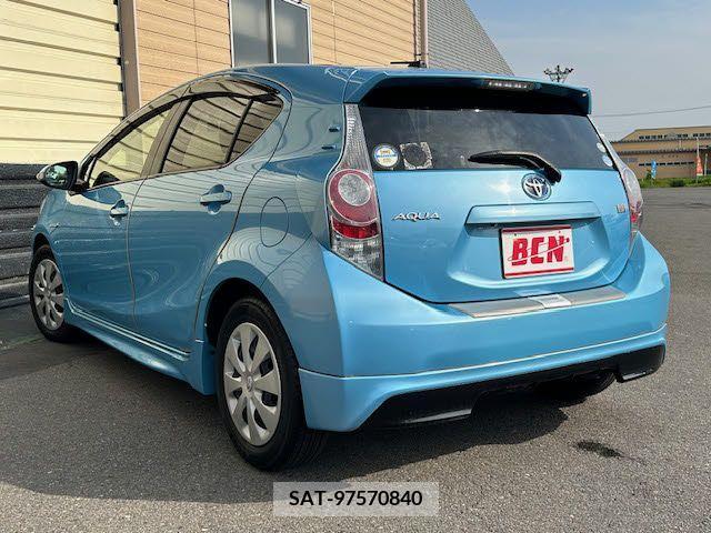 Toyota AQUA 2012-01 260461-8