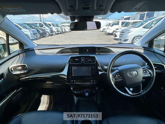 Toyota PRIUS 2019-06 366430-1