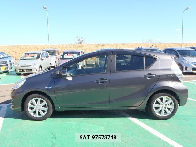 Toyota AQUA 2013-03 314132-4