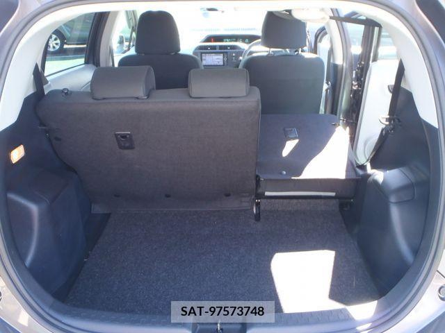 Toyota AQUA 2013-03 314132-11