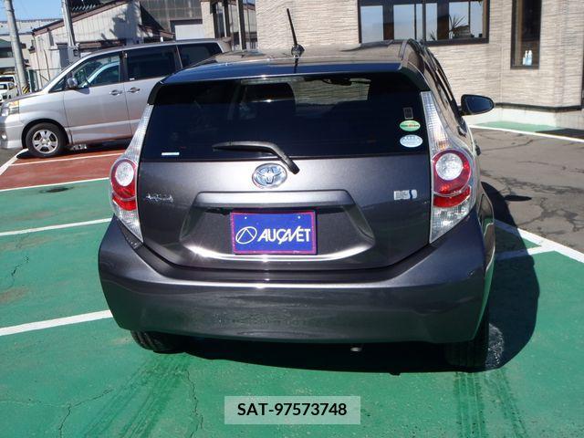 Toyota AQUA 2013-03 314132-2