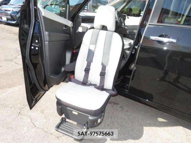 Nissan SERENA 2023-12 238121-11
