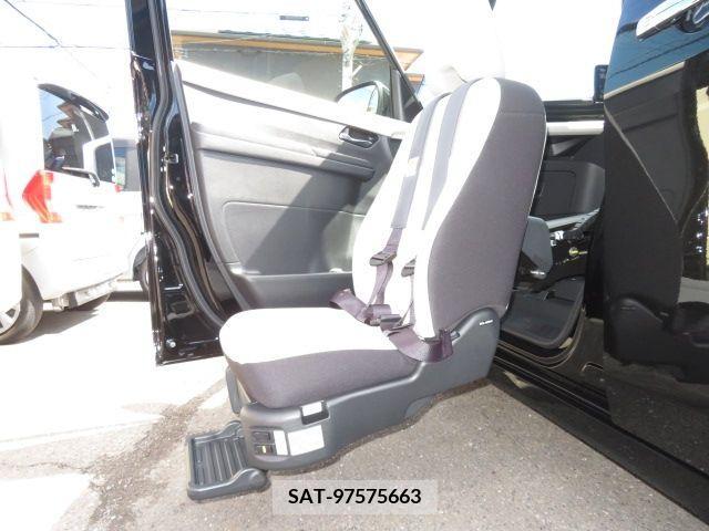 Nissan SERENA 2023-12 238121-12