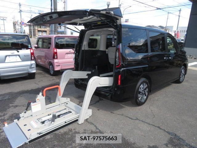 Nissan SERENA 2023-12 238121-2