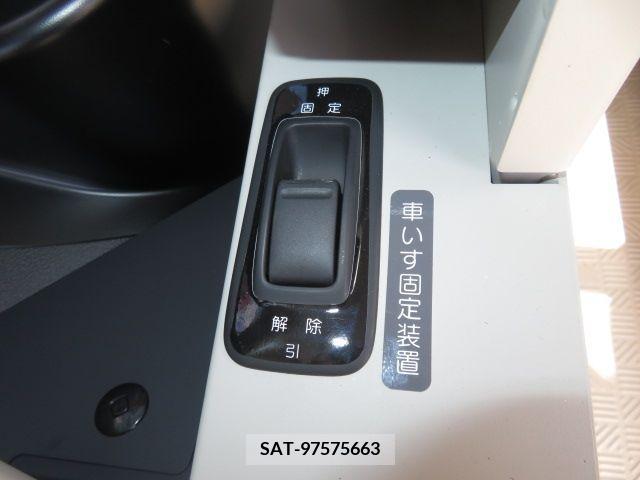 Nissan SERENA 2023-12 238121-7
