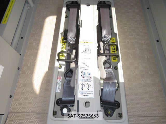 Nissan SERENA 2023-12 238121-5