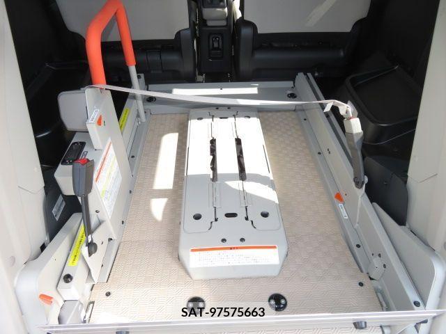 Nissan SERENA 2023-12 238121-4