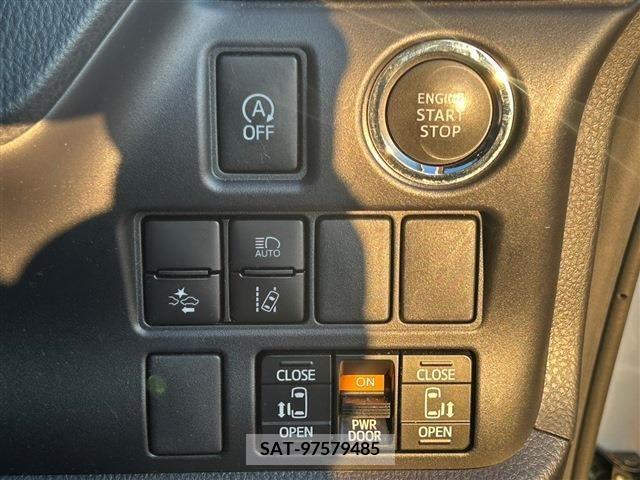Toyota VOXY 2018-11 208621-16