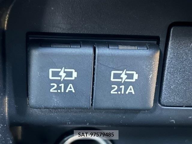 Toyota VOXY 2018-11 208621-14