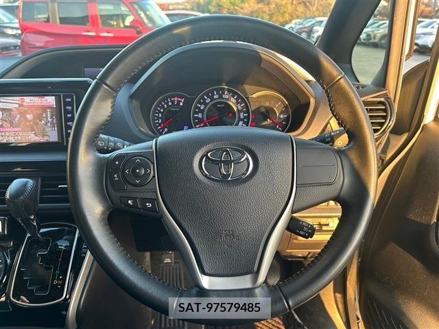 Toyota VOXY 2018-11 208621-9