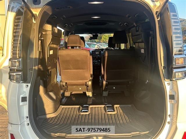 Toyota VOXY 2018-11 208621-7