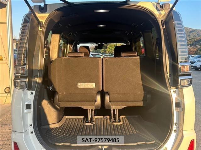 Toyota VOXY 2018-11 208621-6