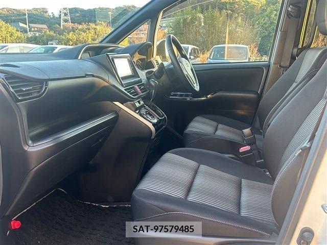 Toyota VOXY 2018-11 208621-2