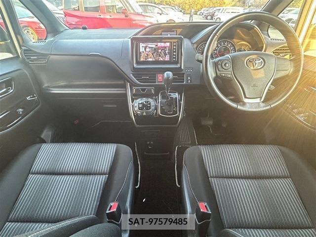Toyota VOXY 2018-11 208621-1