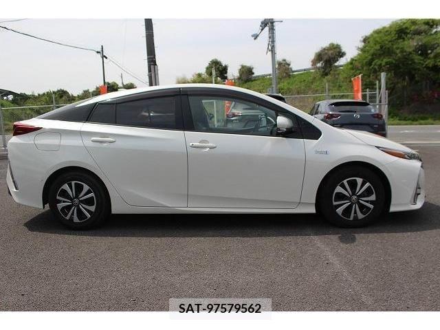 Toyota PRIUS PHV 2018-11 245909-6