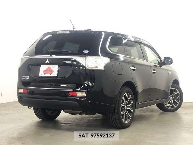Mitsubishi OUTLANDER PHEV 2014-12 365907-2