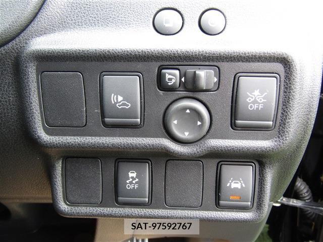 Nissan NOTE 2019-01 330244-16