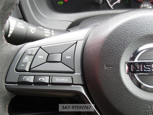 Nissan NOTE 2019-01 330244-11