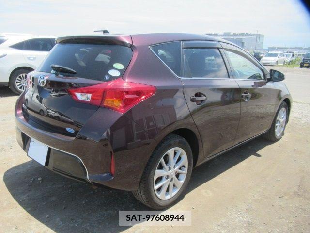 Toyota AURIS 2014-08 380516-1