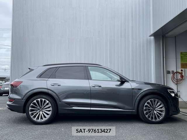 Audi E-TRON 2022-04 374210-4