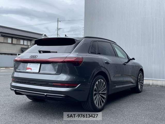 Audi E-TRON 2022-04 374210-6