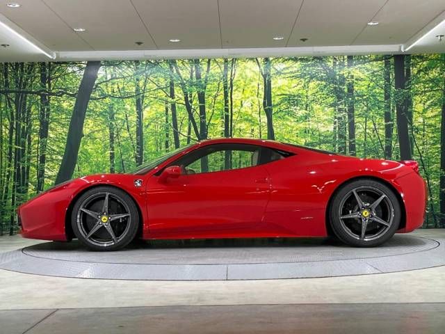 Ferrari 458 Italia 2010-10 8420-5