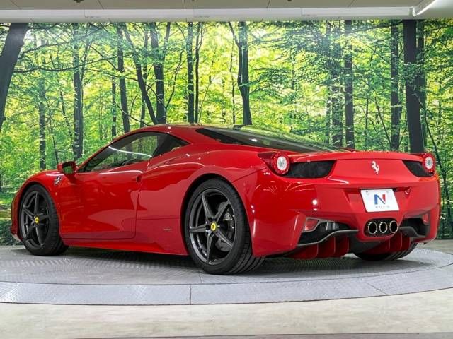 Ferrari 458 Italia 2010-10 8420-9