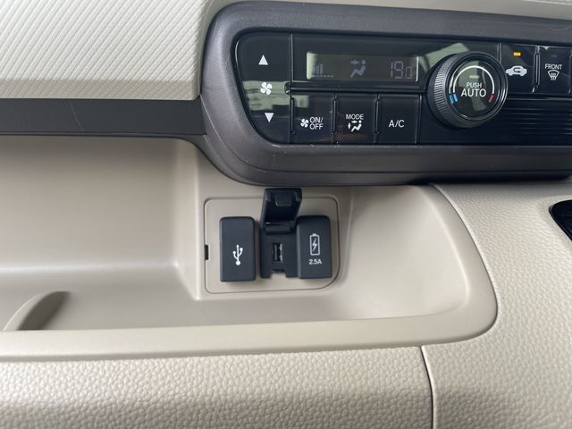 Honda N BOX 2019-03 6147-14