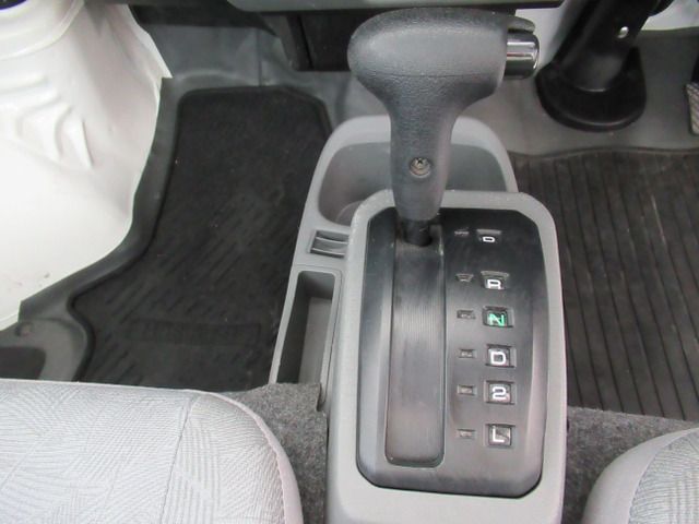 Mitsubishi MINICAB TRUCK 2011-07 14901-12