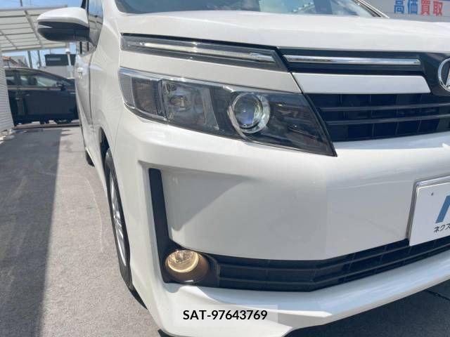 Toyota VOXY 2014-10 394998-12