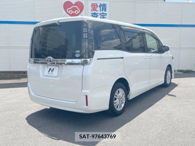 Toyota VOXY 2014-10 394998-17